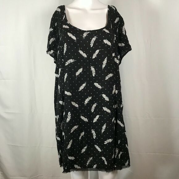 Torrid Shirt Women Sz 3X Black White Feather Polka Dot Lightweight Short Sleeve - Picture 1 of 10